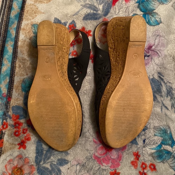 Spring Step | Sling Back Wedge - Picture 5 of 7